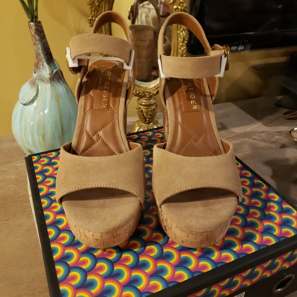 Kurt Geiger Mayfair Tan Cork Platform Block Heel Sandals w/ Crystal Eagle NIB! ♡